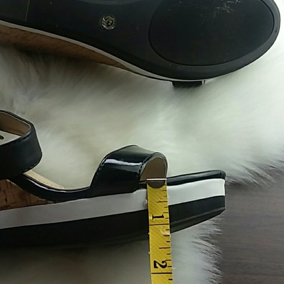 Liz Claiborne Black and White Cork Wedges - Picture 7 of 8